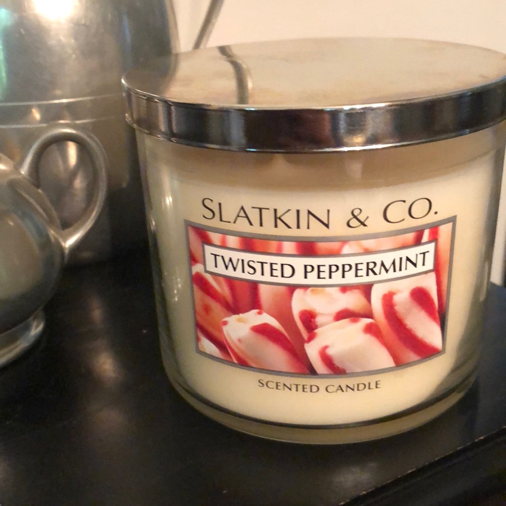NWOT Slatkin & Co. Twisted Peppermint Scented Candle Sold By Bath & Body Works